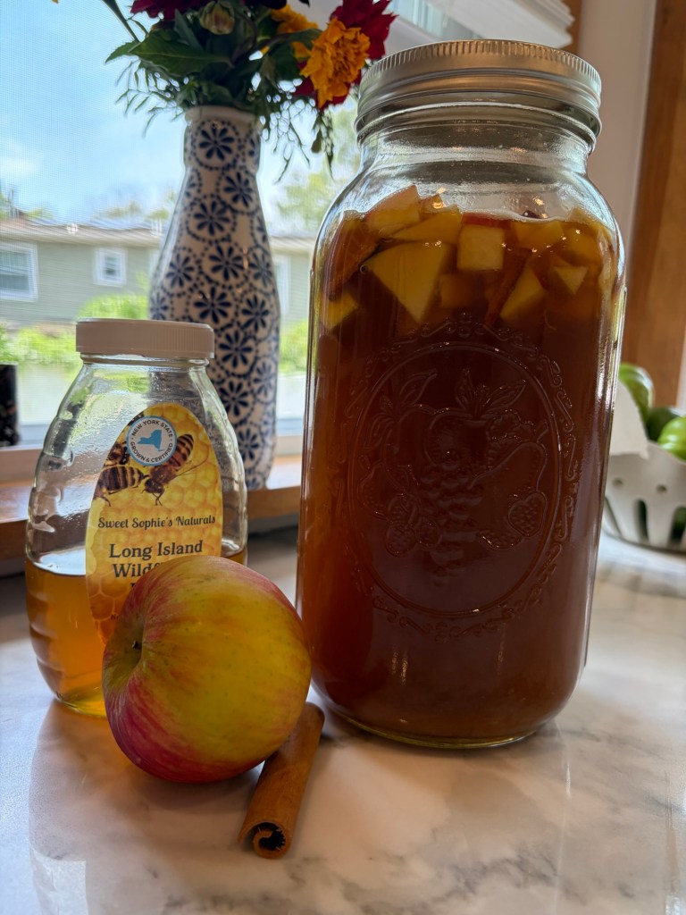 Apple Cider–Inspired Homemade Kombucha